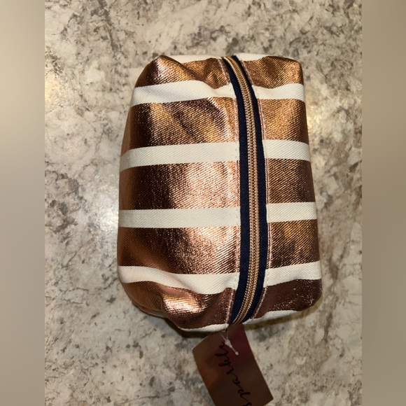 Sparkle Striped metallic Rose Gold & white Travel Bag New - Picture 2 of 7